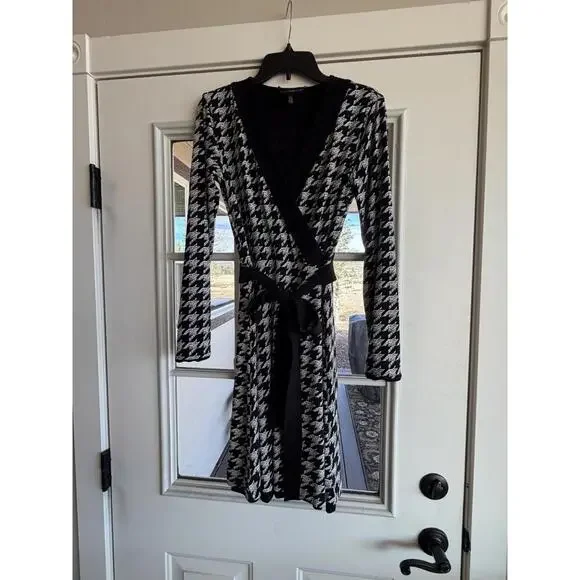 WHBM Bold Houndstooth Reversible Faux Wrap Belted Dress 6 - Picture 6 of 11